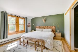 Gorgeous Sunday River Cabin with Saltwater Hot Tub!