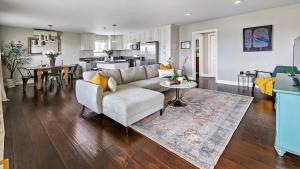 Top Pick Walk to Restaurants, Shops & Near Beach CC C