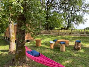 Sejours a la ferme Les Roulottes de l Herm Piscine Jacuzzi Perigord : photos des chambres