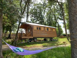 Sejours a la ferme Les Roulottes de l Herm Piscine Jacuzzi Perigord : photos des chambres