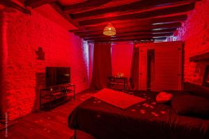 Appartements Love Room - Sauna - Secret Suite au calme : photos des chambres
