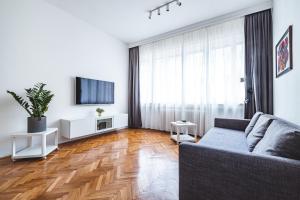Vlaska 69 Spacious & Central one bedroom apartment 60 m2