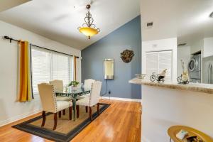 Phoenix Townhome with Community Pool - Near Golf!