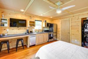 Cozy Hikers Hideaway Steps From Creeper Trail!