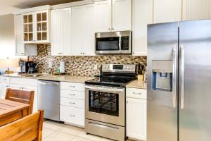 Bayfront Pensacola Beach Condo with Pool and Elevator