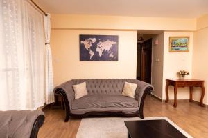 Luxurious-2 bedroom Furnished Apartment