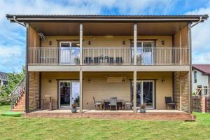 Vila „Prie tvenkinio“