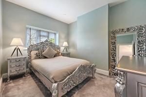 Wembley Luxury Residence- Opulence House