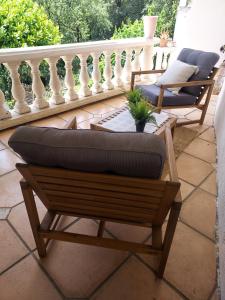 Appartements CHARMANT 2 PIECES DANS VILLA INDIVIDUELLE TERRASSES JARDIN : photos des chambres