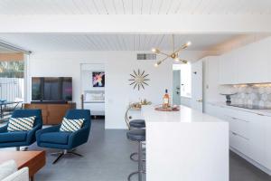 Modern Bungalow in Historic Ocotillo Lodge!