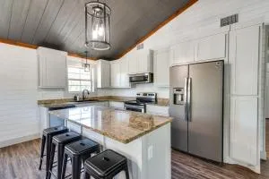 Pet-Friendly Texas Home with Furnished Patio and Grill - Palo Pinto