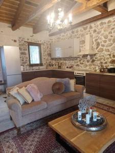 Stone House - Πέτρινο Σαλέ