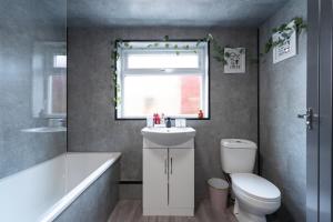 Ephphatha 4 Beds Central A63 3 Bedrms Free Wifi - Close to HRI and MKM Stadium