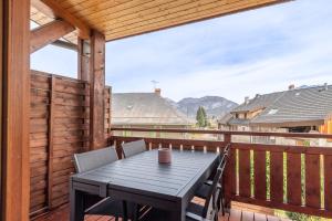 Maisons de vacances Panoramic View of the Village and Mountains from the Apartment : photos des chambres