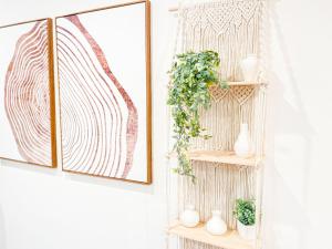 Hollywood Habitat - BR11-WH