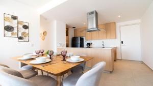 Brand New Condo Aria Ocean 614 by Kivoya