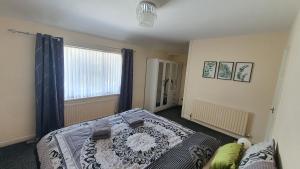 Spacious 3-bedroom home in Birmingham with driveway parking