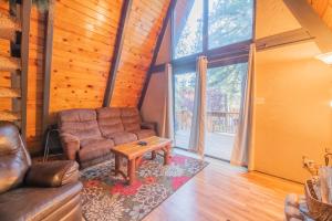 A-Frame Delight - A cute little cabin and stones throw away from Big Bear Snow Play