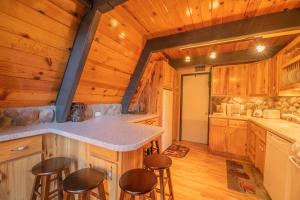A-Frame Delight - A cute little cabin and stones throw away from Big Bear Snow Play