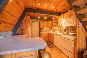 A-Frame Delight - A cute little cabin and stones throw away from Big Bear Snow Play