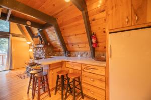 A-Frame Delight - A cute little cabin and stones throw away from Big Bear Snow Play