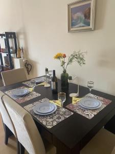 Andromaxi 2BR Apt near SNFCC, AC, WiFi