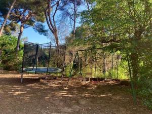 BANDOL-MAISON LA BIENVENUE 9MN A PIED MER-CALANQUE PORT DALON-GRAND JARDIN+FIBRE WIFI