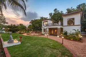 SaffronStays RiverFront Manor, 5-BDR pool villa by Pej River - Neral