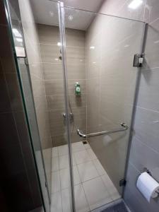 1 BR Uptown BGC across Uptown Mall