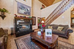 Boulder Bay Park Lakefront - Across the street from the lake and Boulder Bay Park! Hot tub!