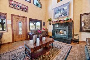 Boulder Bay Park Lakefront - Across the street from the lake and Boulder Bay Park! Hot tub!