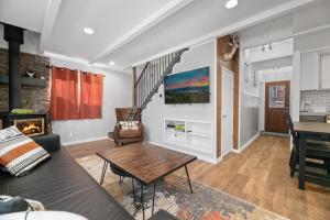 Vanderhut Chalet - Walking distance to a local park, skate park, and dining