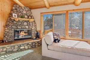 Ursa Major Retreat - minutes to the slops with incredible mountain views!