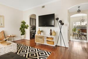 Relax in Style Near the Heart of Music City
