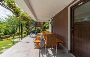 Stunning Home In Brod Na Kupi With Wifi