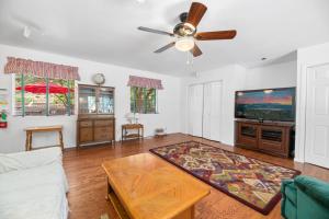 Gnome Chalet - Charming Big Bear country home! Amazing craftsmanship and with a Fenced Yard!