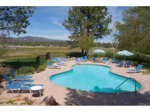 Brown Bear's Den - Spacious condo within walking distance to all Big Bear has to offer! - Boulder Bay