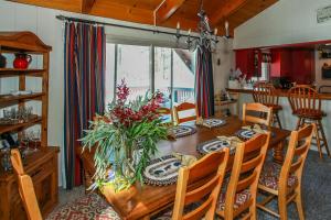 Buffalo Crossing - Spacious mountain home with game room and a hot tub for everyone to enjoy!