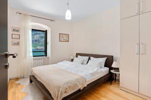 Two-Bedroom Apartment with Sea View room in Apartments Saxo