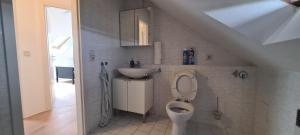 Ganze 2 Raum Ferienwohnung Rechts