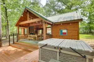 Cape Royale Luxury Livingston Cabin with Hot Tub! - Staley
