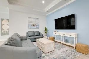 Bright Foley Home with Patio - 7 Mi to Wharf and Beach - Elberta