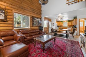 Bear Bait - Lots of games, televisions, beds, telescope, and 3 bathrooms