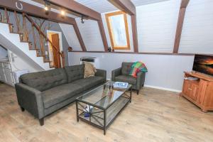 The Getaway - Amazing and cozy escape! With beautiful views of the Bear Mountain slopes!