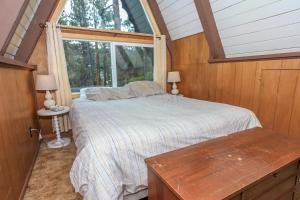 The Getaway - Amazing and cozy escape! With beautiful views of the Bear Mountain slopes!