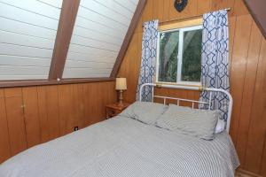 The Getaway - Amazing and cozy escape! With beautiful views of the Bear Mountain slopes!