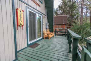 The Getaway - Amazing and cozy escape! With beautiful views of the Bear Mountain slopes!