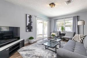 The Villa Verde - Luxury Clearwater by BlueBellaEstate