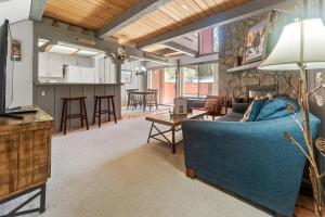 Ski-In Ski-Out Summit Townhouse- Perfect mountain getaway with views of the forest and Snow Summit!