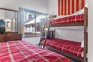 Ski-In Ski-Out Summit Townhouse- Perfect mountain getaway with views of the forest and Snow Summit!